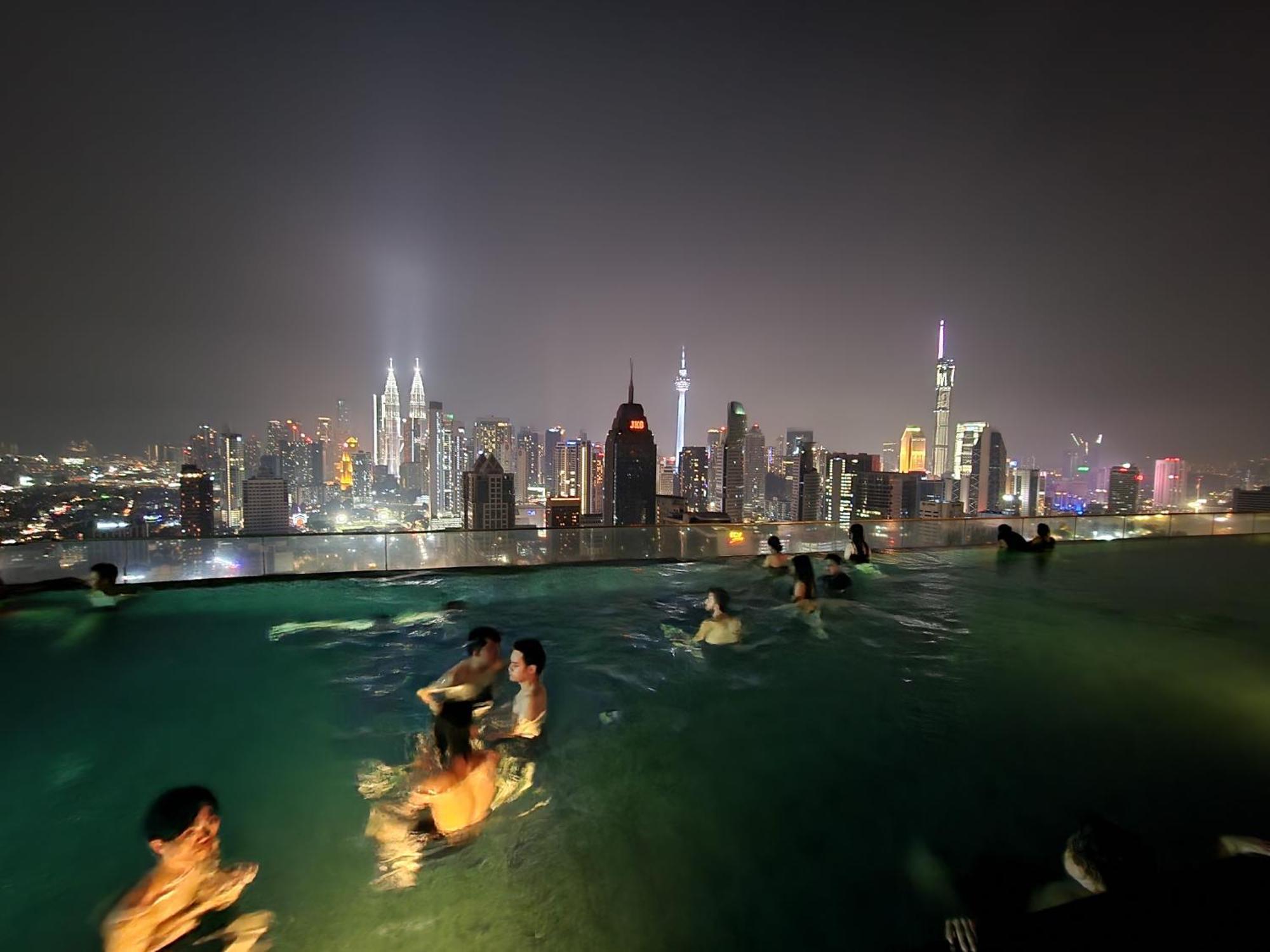 Regalia Serviced Klcc Infinitypool Pangsapuri *
