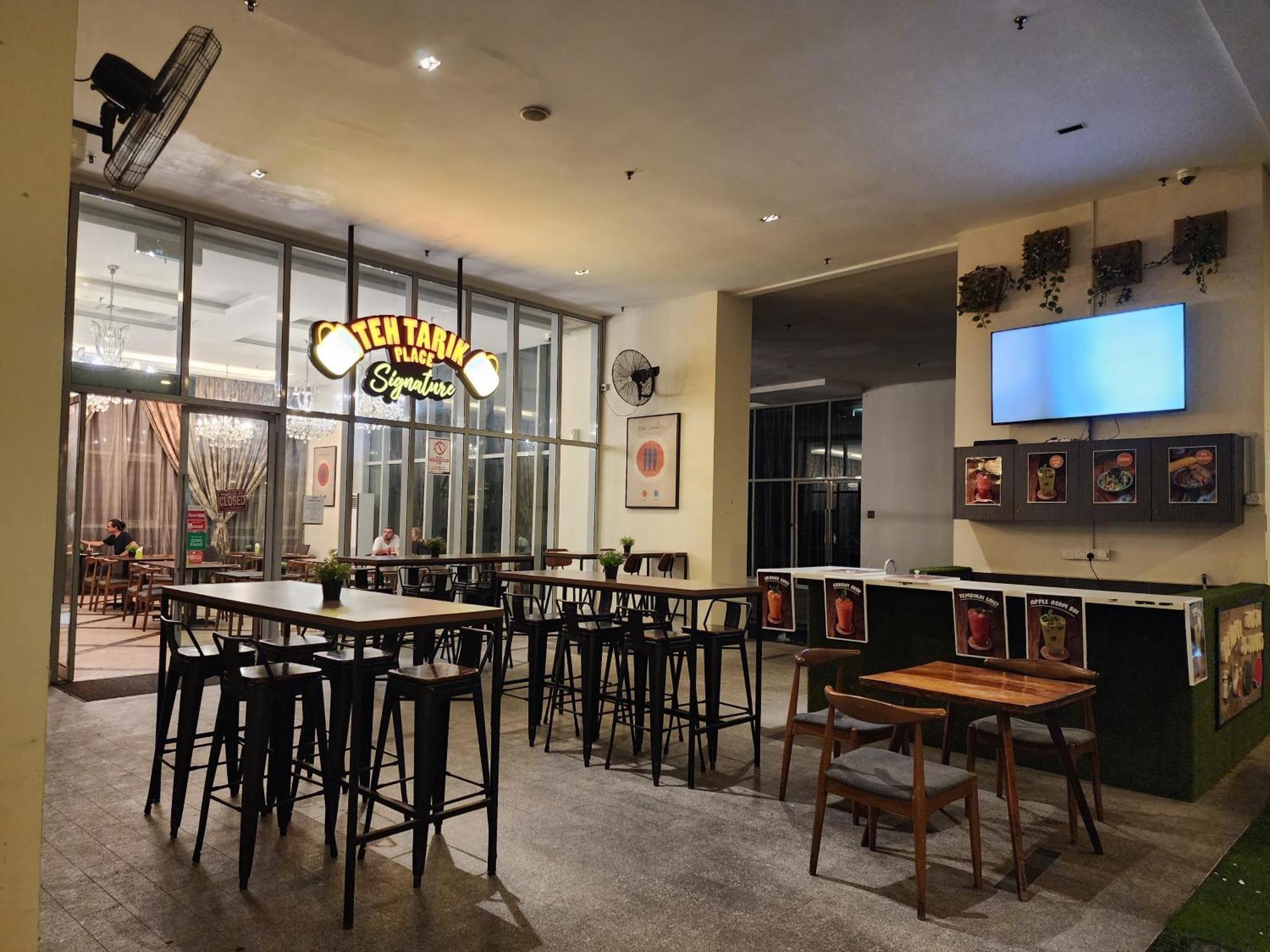 Regalia Serviced Klcc Infinitypool Apartemen Kuala Lumpur