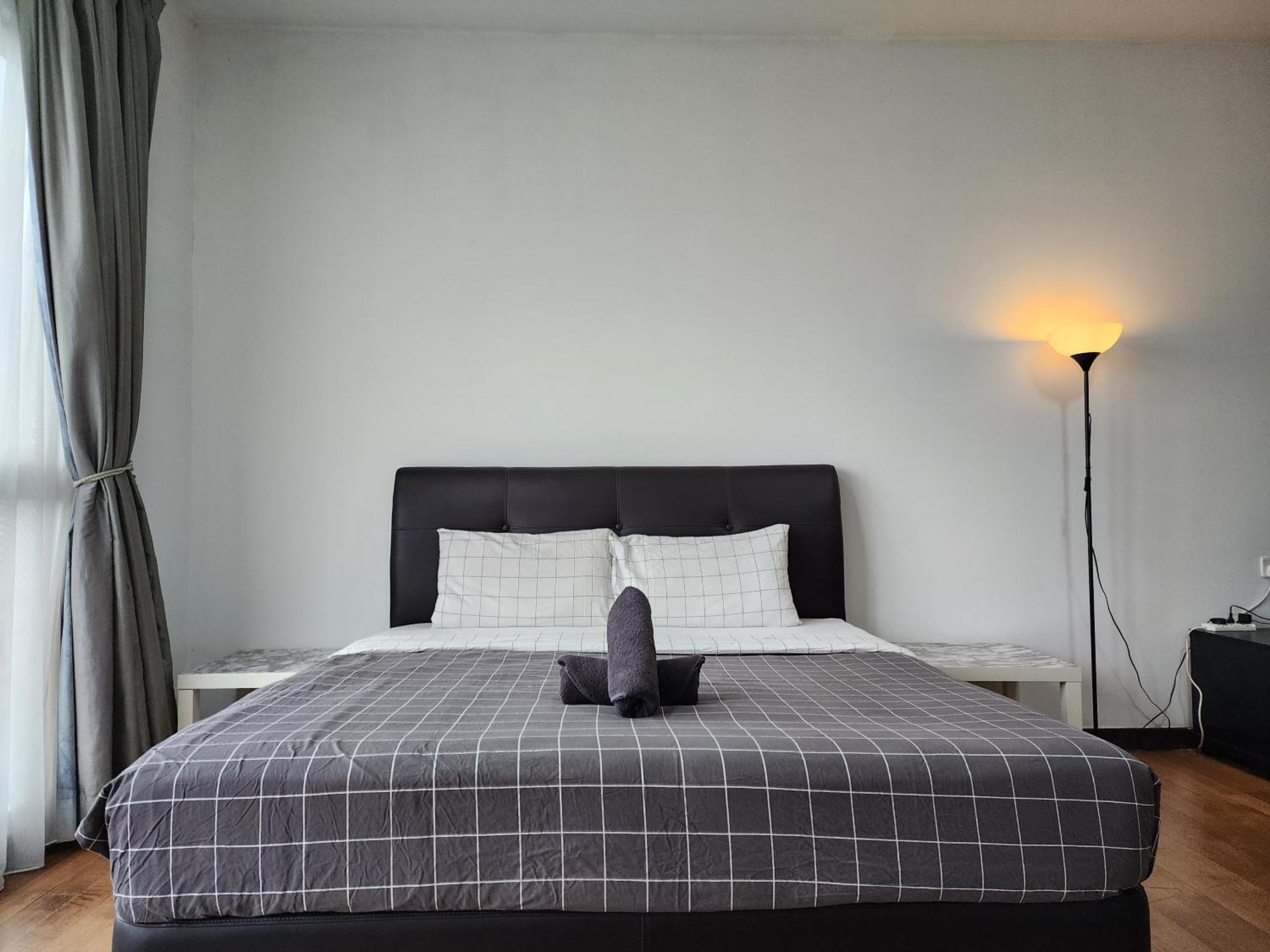Regalia Serviced Klcc Infinitypool Apartemen