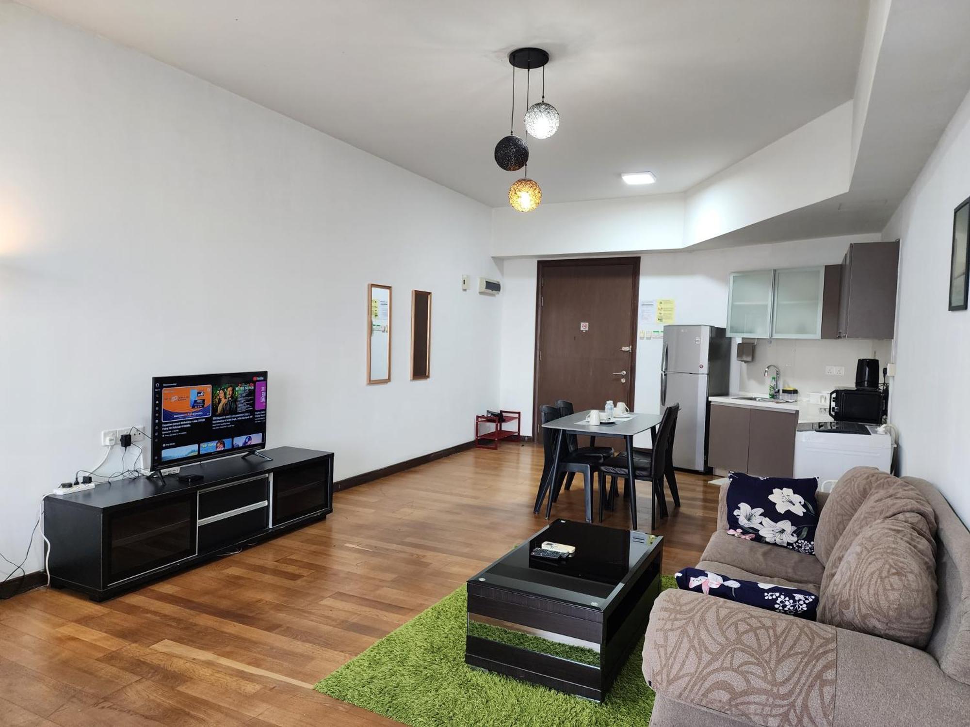 Regalia Serviced Klcc Infinitypool Apartemen *